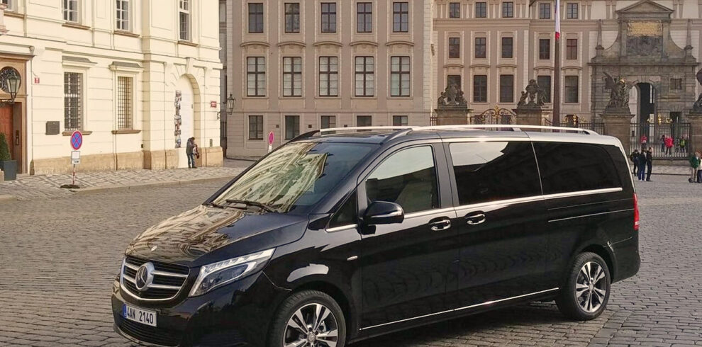 Prahou minivanem Guide-Prague
